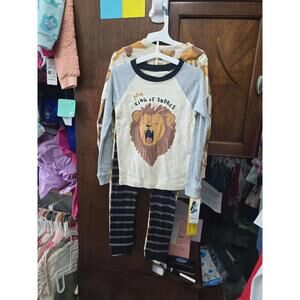 5t brand new two pairs of pajamas from carners.Item 647